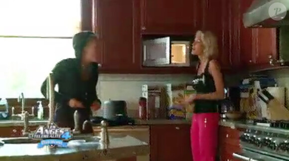 Amélie et Marie se disputent dans les Anges de la télé-réalité 4, mardi 12 juin 2012 sur NRJ12