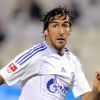 Raul joue pour Schalke 04 et contre Al Sadd à Doha au Qatar le 10 janvier 2012