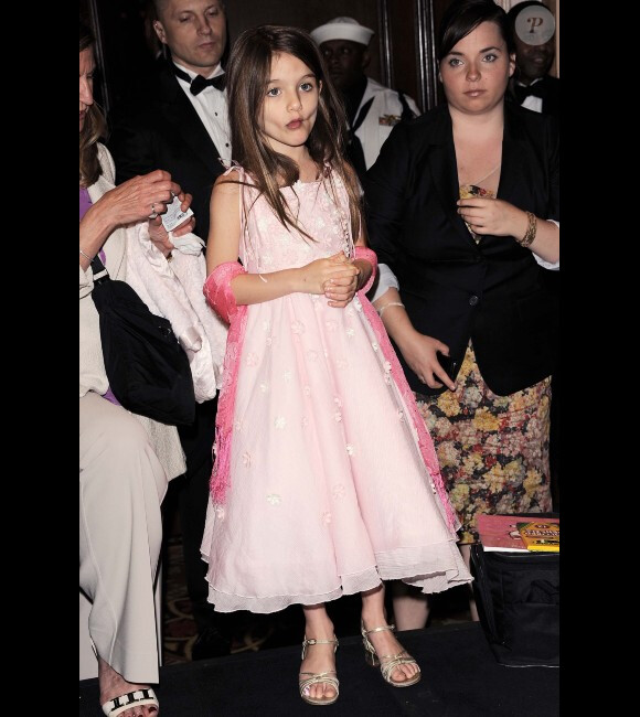 Tom Cruise honoré sous les yeux de ses filles Suri et Isabella, lors du Friars Foundation Gala, le 12 juin 2012.