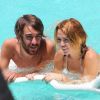 Miley Cyrus s'offre une baignade dans une piscine à Miami avec son ami Cheyne, le mercredi 13 juin 2012.