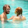 Miley Cyrus dans une piscine à Miami avec son ami Cheyne, le mercredi 13 juin 2012.
