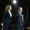 Valérie Trierweiler et François Hollande place de la Bastille le soir de la victoire, le 6 mai 2012.