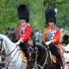 Le prince Charles et le prince William lors de la parade militaire "Trooping the colour", à Londres, le 16 juin 2012
