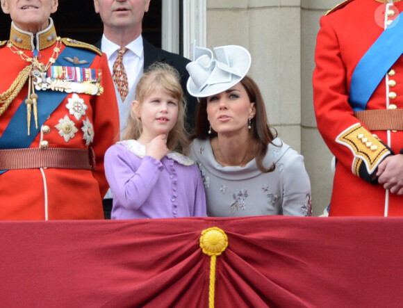 La famille royale lors de la parade militaire "Trooping the colour", à Londres, le 16 juin 2012