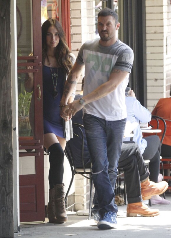 Megan Fox, enceinte et court vêtue, profite d'une journée avec son époux Brian Austin Green à Los Angeles. Le 16 jin 2012