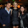 Jolie moment de complicité pour Roger Federer, Karolina Kurkova et Mirka, lors d'une soirée fashion en Allemagne. Le 17 juin 2012