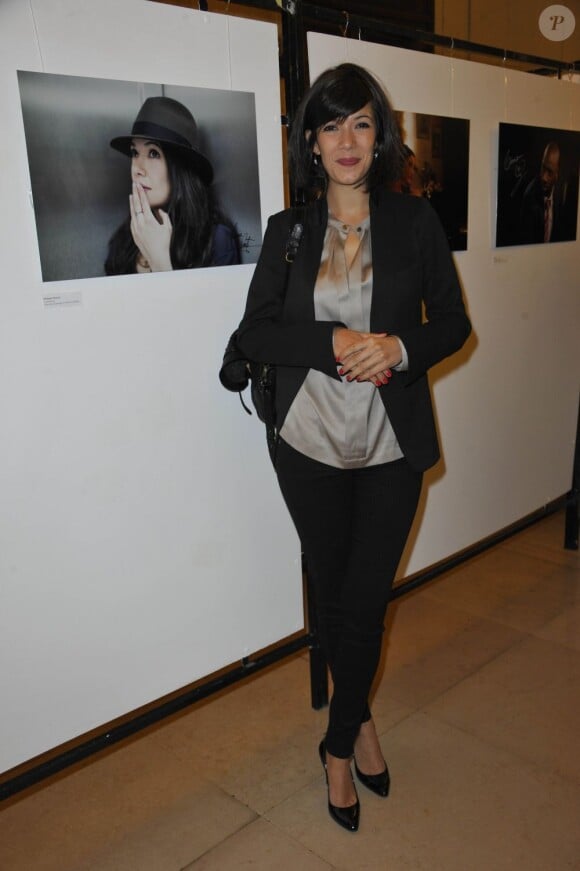 La ravissante Mélanie Doutey à l'inauguration de l'exposition Juste Humain, à la galerie Saint Germain de l'université Paris Descartes, le 18 juin 2012.