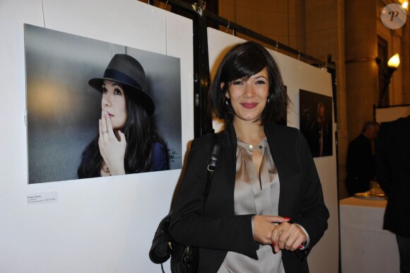 Mélanie Doutey à l'inauguration de l'exposition Juste Humain, à la galerie Saint Germain de l'université Paris Descartes, le 18 juin 2012.