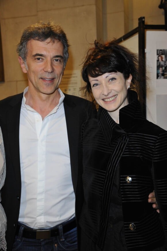 La danseuse étoile Isabelle Ciaravola et son époux à l'inauguration de l'exposition Juste Humain, à la galerie Saint Germain de l'université Paris Descartes, le 18 juin 2012.