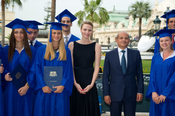 Charlene de Monaco, très élégante, assiste à la cérémonie de remise de diplômes de l'International School of Monaco, à l'hôtel de Paris à Monaco le 19 juin 2012