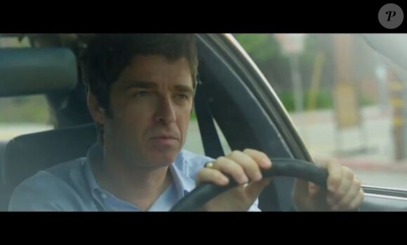 Image extraite du clip de Noel Gallagher's High Flying Birds - Everybody's on the run - juin 2012.