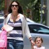 Alessandra Ambrosio et sa fille Anja dans les rues de Los Angeles le 20 juin 2012