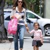 Alessandra Ambrosio et sa fille Anja dans les rues de Los Angeles le 20 juin 2012