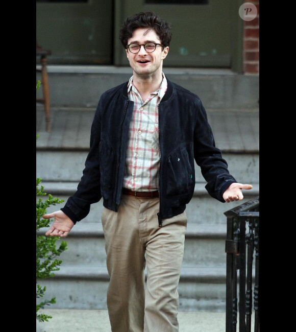 Daniel Radcliffe le 26 mars 2012 à New York sur le plateau de tournage de Kill Your Darlings
