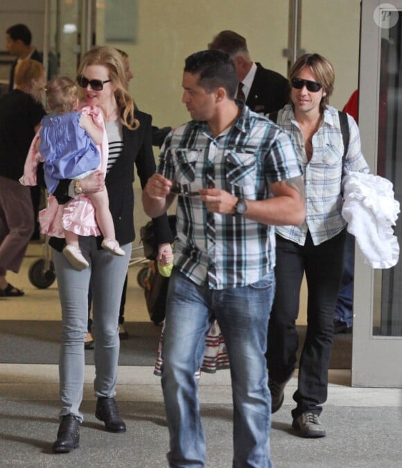 Nicole Kidman arrive en famille à l'aéroport de Los Angeles, le 22 juin 2012.