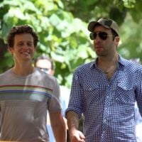Zachary Quinto : Son idylle avec Jonathan Groff de Glee confirmée ?