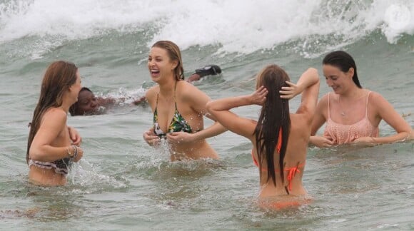Whitney Port s'amuse avec ses copines à Miami. Le 23 juin 2012.