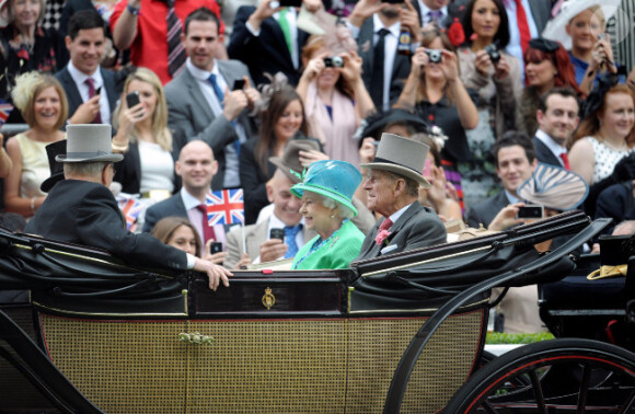La reine Elizabeth II et le prince Philip lors de la Royal Ascot à Ascot le 23 juin 2012