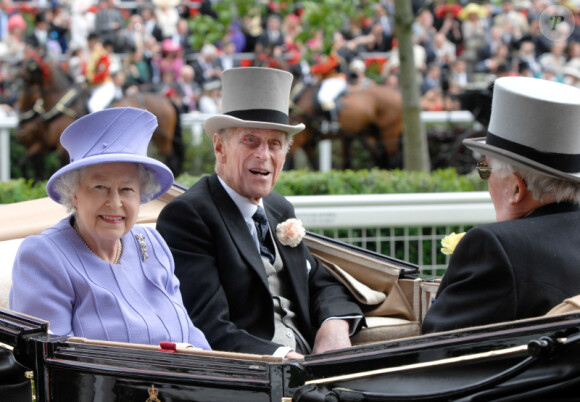 Elizabeth II et son époux le prince Philip lors de la Royal Ascot à Ascot le 24 juin 2012