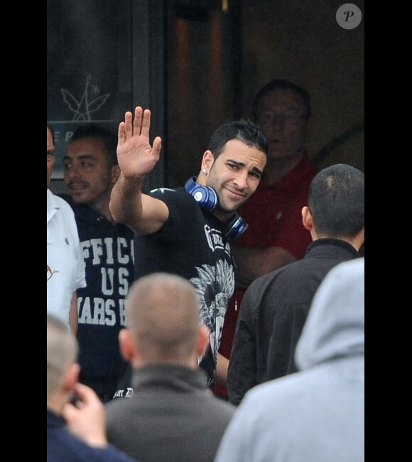 Adil Rami lors de l'arrivée de l'équipe de France au Bourget le dimanche 24 juin 2012 après son élimination de l'Euro
