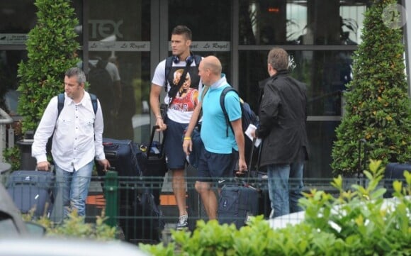 Olivier Giroud lors de l'arrivée de l'équipe de France au Bourget le dimanche 24 juin 2012 après son élimination de l'Euro
