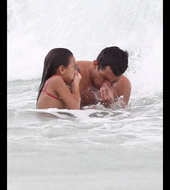 Carlos Tévez très complice avec sa fille aînée Florencia le 25 juin 2012 à Miami