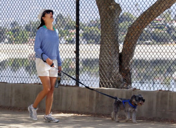 Kate Walsh promène son chien à Los Feliz, le mardi 26 juin 2012.