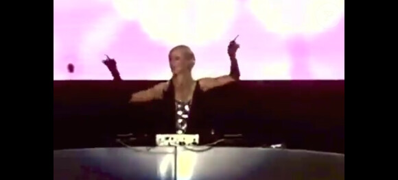 DJ Paris Hilton aux platines : quelle catastrophe !