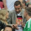 Sarah Brandner et le présentateur Kai Pflaume durant la demi-finale de l'Euro 2012 perdue par l'Allemagne face à l'Italie, le 28 juin 2012 à Varsovie, en Pologne