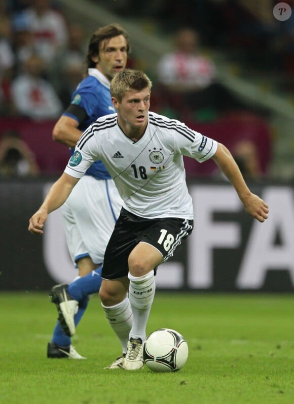 Toni Kroos durant la demi-finale de l'Euro 2012 perdue par l'Allemagne face à l'Italie, le 28 juin 2012 à Varsovie, en Pologne