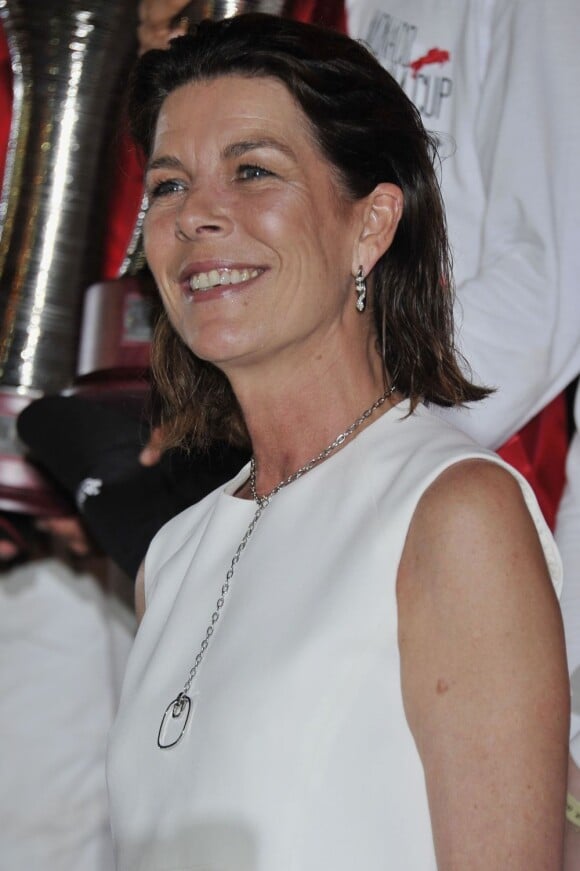 La princesse Caroline de Monaco avec les vainqueurs du Pro-Am Cup de Monaco, prestigieuse épreuve du Jumping de Monaco sponsorisée par Jaeger LeCoultre, le 29 juin 2012.