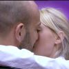 Retrouvailles câlines pour Virginie et Kevin (Secret Story 6 - le samedi 30 juin 2012)