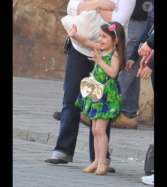 Suri, la fille de Tom Cruise et Katie Holmes le 11 décembre 2009, elle était venue voir son père sur le tournage de Night & Day
