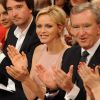 La princesse Charlene de Monaco était au premier rang du défilé Dior présentant la collection haute couture automne-hiver 2012-2013 signée Raf Simons, le 2 juillet 2012 à Paris, assise entre Bernard Arnault et son fils Antoine.