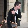 Cory Monteith quitte le Ritz, les bras chargés. Le 3 juillet 2012
