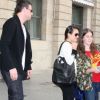 Lea Michele et Cory Monteith quittent leur hôtel parisien le 3 juillet 2012 mais posent avec quelques fans