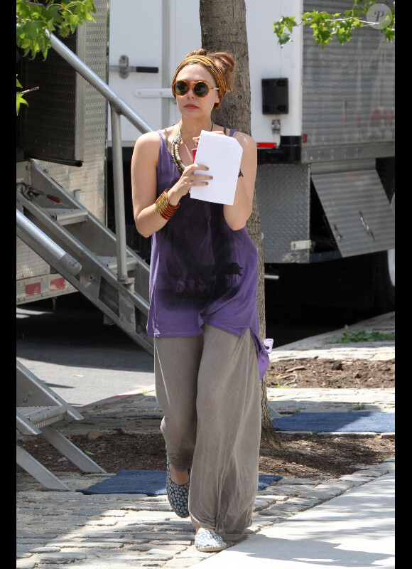 Elizabeth Olsen sur le tournage de Very Good Girls à New York, le 2 juillet 2012.