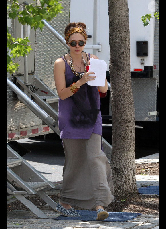 Elizabeth Olsen sur le tournage de Very Good Girls à New York, le 2 juillet 2012.