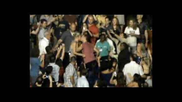 En plein concert, Chris Martin traverse la foule pour embrasser Gwyneth Paltrow