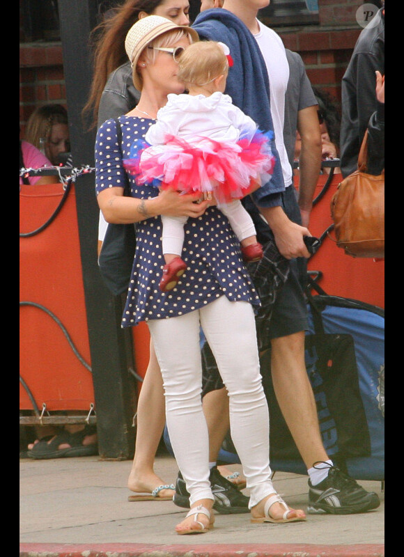 Pink et son mari Carey Hart célèbrent le 4 juillet, fête nationale américaine, à Santa Monica avec leur fille Willow.