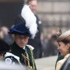 En présence de Kate Middleton, le prince William (tous deux connus sous le titre de comte et comtesse de Strathearn en Ecosse) a été fait le 5 juillet 2012 chevalier de l'ordre du Chardon en la cathédrale Saint Gilles d'Edimbourg, comme décidé par Elizabeth II au mois de mai en cadeau pour les 30 ans de son petit-fils.