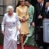 Elizabeth II, Kate Middleton, la princesse Anne, le prince Philp et le prince William après l'office. Cérémonie d'intronisation du prince William comme chevalier de l'ordre du Chardon en la cathédrale Saint Gilles d'Edimbourg, le 5 juin 2012.