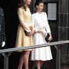 Kate Middleton à la sortie de l'office avec Lady Sarah Chatto. Cérémonie d'intronisation du prince William comme chevalier de l'ordre du Chardon en la cathédrale Saint Gilles d'Edimbourg, le 5 juin 2012.