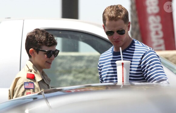 Ginnifer Goodwin et son compagnon Josh Dallas à Los Angeles, le 5 juillet 2012.