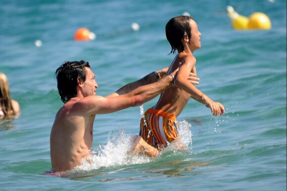Andrea Pirlo et son fils Niccolo à Ibiza le 6 juillet 2012