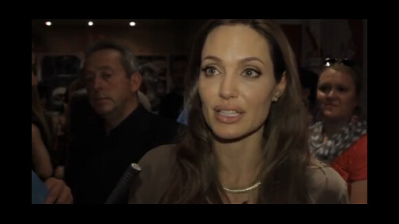 Angelina Jolie : Superbe et très touchée d'être honorée sur la terre de son film