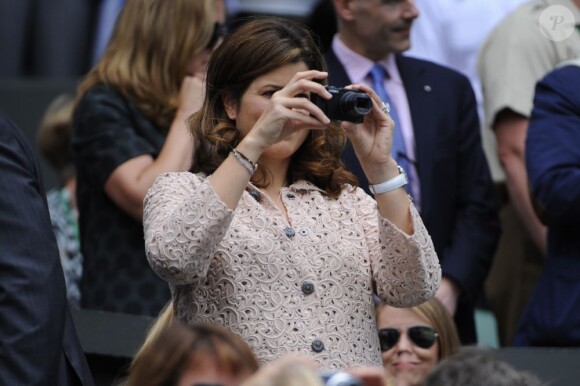 Mirka Vavrinec immortalise la résurrection de son mari Roger Federer à Wimbledon dimanche 8 juillet 2012.