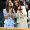 Kate Middleton et sa soeur Pippa étaient réunies à Wimbledon pour encourager depuis la loge royale Andy Murray en finale du tournoi londonien, dimanche 8 juillet 2012. Malgré l'Andymania de toute la nation et des people, l'Ecossais s'est incliné face à Roger Federer, victorieux pour la 7e fois à Wimbledon.
