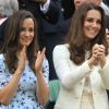 Kate Middleton et sa soeur Pippa étaient réunies à Wimbledon pour encourager depuis la loge royale Andy Murray en finale du tournoi londonien, dimanche 8 juillet 2012. Malgré l'Andymania de toute la nation et des people, l'Ecossais s'est incliné face à Roger Federer, victorieux pour la 7e fois à Wimbledon.