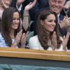 Kate Middleton et Pippa Middleton ont assisté ensemble à la finale de Wimbledon depuis la loge royale, dimanche 8 juillet 2012, encourageant l'Ecossais Andy Murray. En vain...